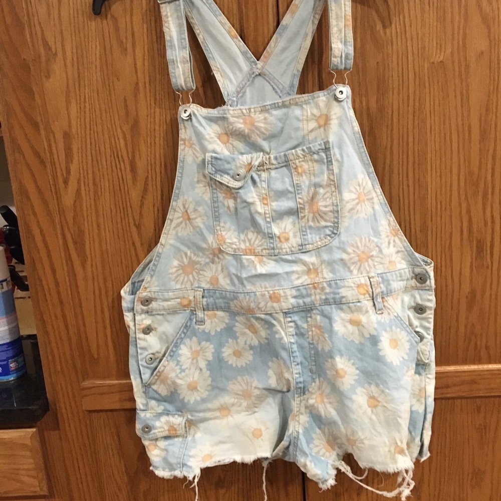 No Boundaries Floral Jean Shorts Overalls - Light Blue and White